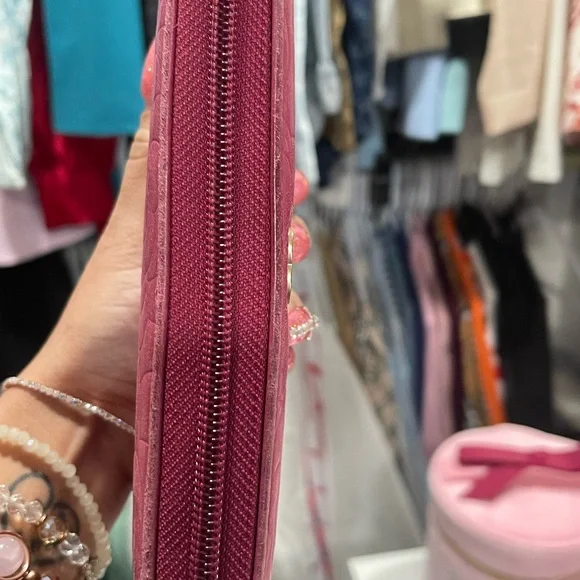 CHANEL Fuchsia Floral Embossed Wallet - Picture 10 of 16